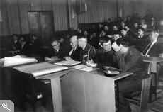 На конференции. В первом ряду (справа налево) переводчик, полковник Свен Фандруп (Дания), бригадный генерал Карл-Эверт Энглунд, генерал-лейтенант Энсио Сииласвуо (Финляндия), Валерий Кузьмин (СССР, военный наблюдатель ООН 1973-1976)